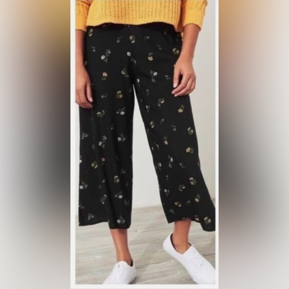 Hollister High Waisted Floral Pull On Pant